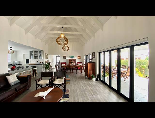 4 BEDROOM HOUSE FOR SALE IN DWARSKERSBOS